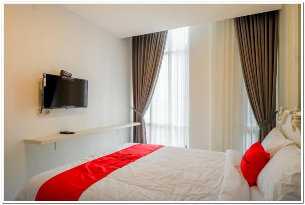 Reddoorz Plus @ Madukoro Raya Semarang Eksteriør billede