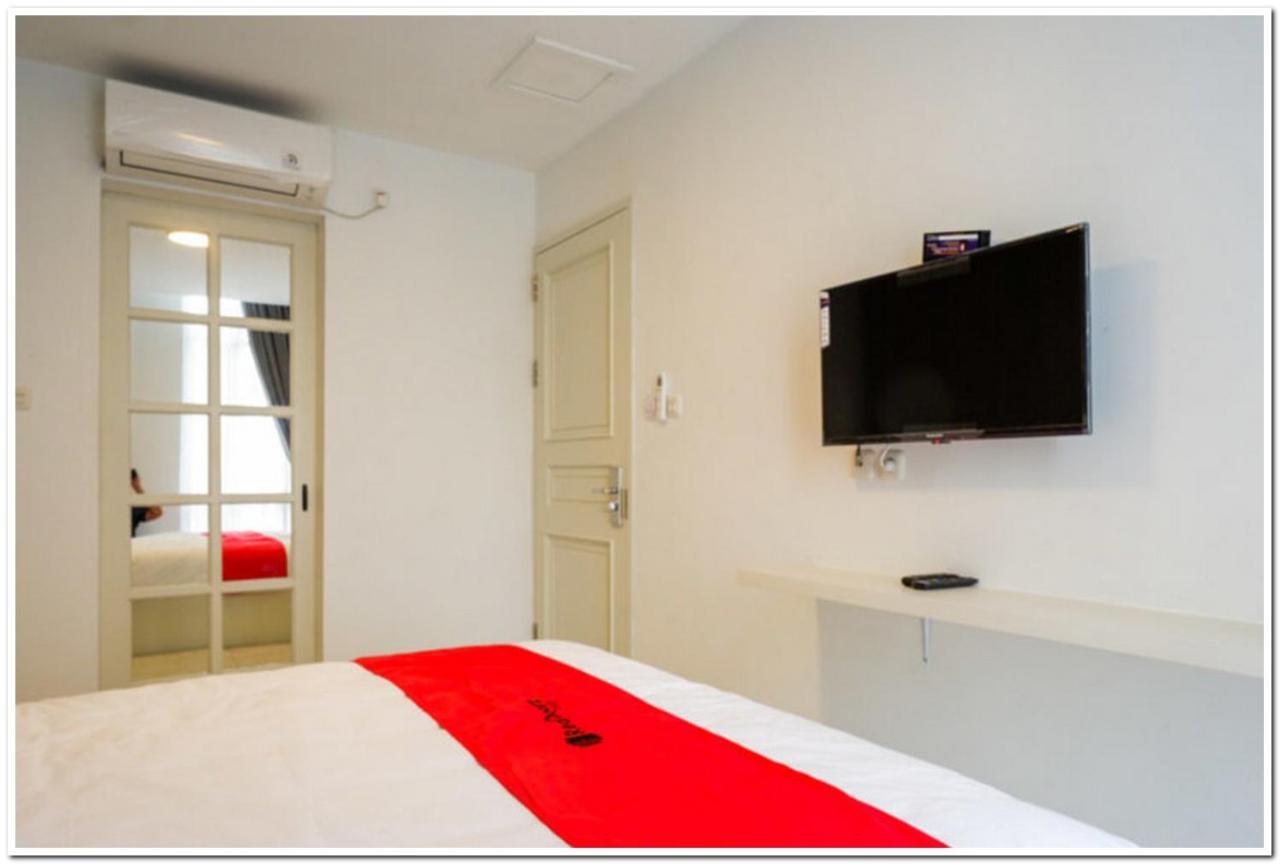 Reddoorz Plus @ Madukoro Raya Semarang Eksteriør billede