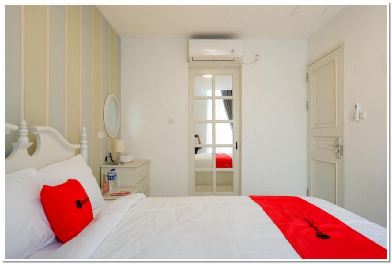 Reddoorz Plus @ Madukoro Raya Semarang Eksteriør billede
