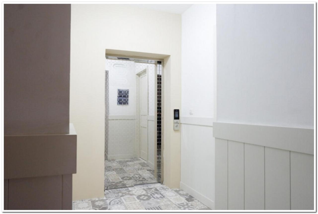 Reddoorz Plus @ Madukoro Raya Semarang Eksteriør billede
