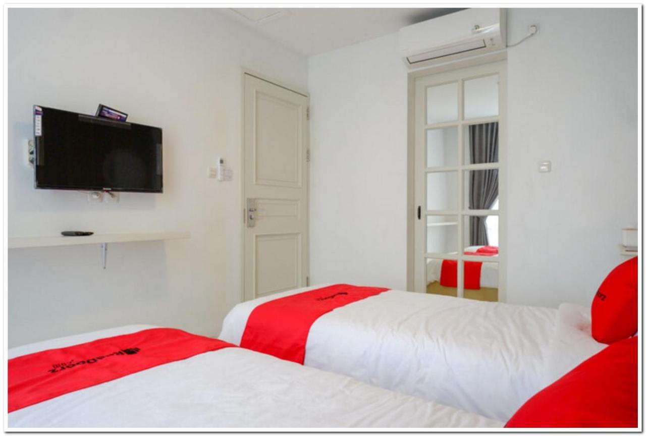 Reddoorz Plus @ Madukoro Raya Semarang Eksteriør billede