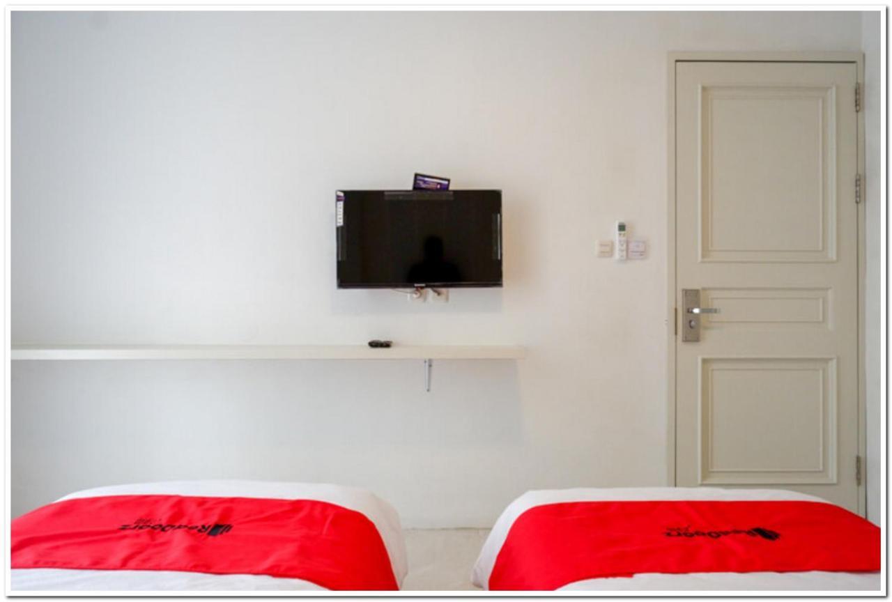 Reddoorz Plus @ Madukoro Raya Semarang Eksteriør billede