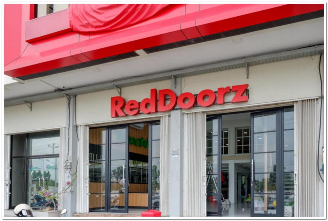 Reddoorz Plus @ Madukoro Raya Semarang Eksteriør billede