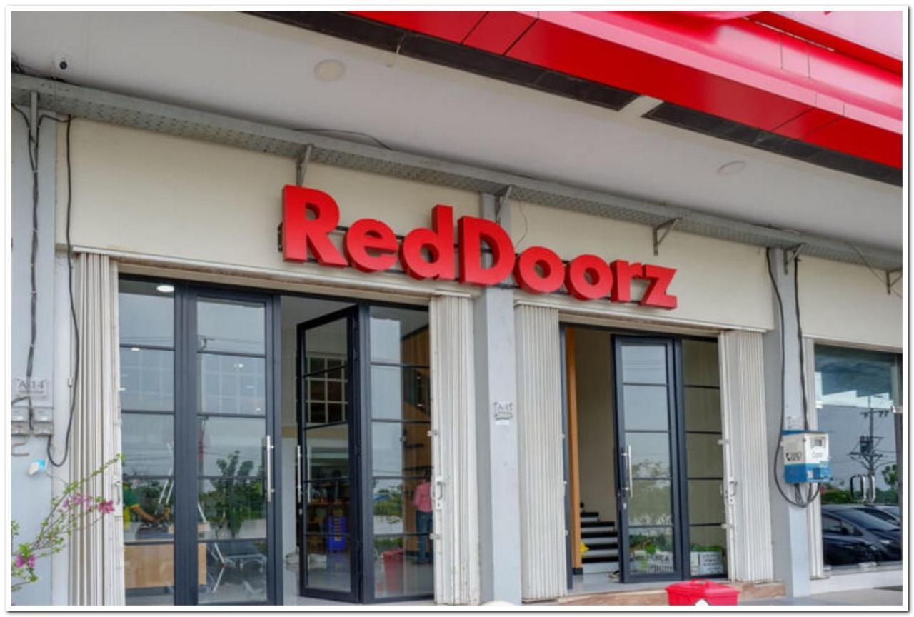 Reddoorz Plus @ Madukoro Raya Semarang Eksteriør billede