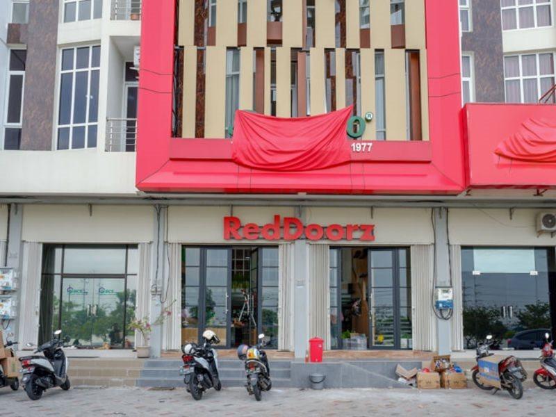 Reddoorz Plus @ Madukoro Raya Semarang Eksteriør billede