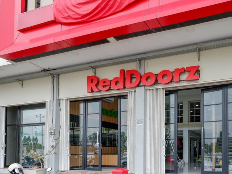 Reddoorz Plus @ Madukoro Raya Semarang Eksteriør billede