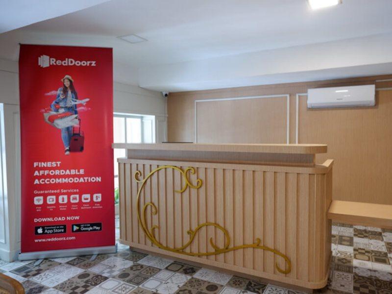 Reddoorz Plus @ Madukoro Raya Semarang Eksteriør billede